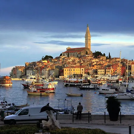 Apartment With A Parking Space - 22528 Rovinj