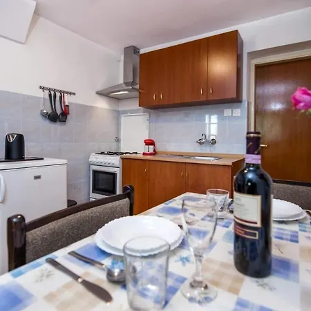 Apartment With A Parking Space - 22528 Rovinj