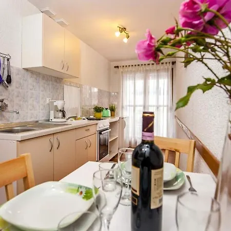 Apartment With A Parking Space - 22528 Rovinj