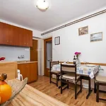 Lejlighed With Parking Space - 22528