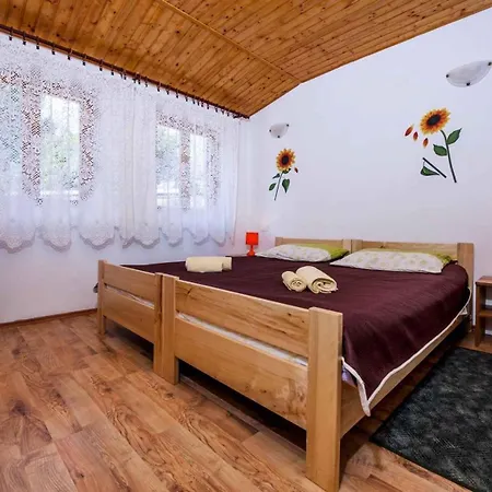 Апартаменты With Parking Space - 22528 Ровинь